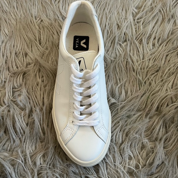 Veja Shoes - Woman’s Veja Esplar Sneakers Size 5. Worn twice